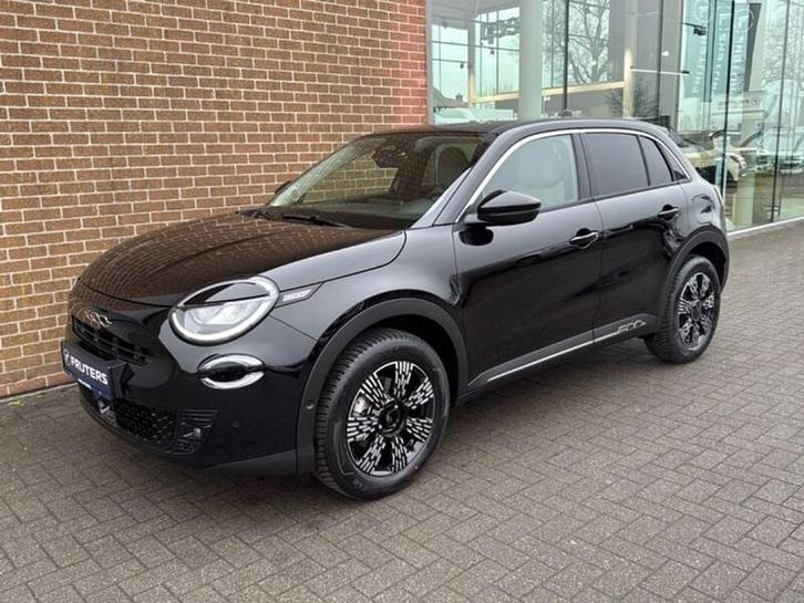 Fiat 600 (Nieuw) La Prima hybrid 145pk, Autos, Fiat, Hybride Électrique/Essence, SUV ou Tout-terrain, 5 portes, Automatique, Noir