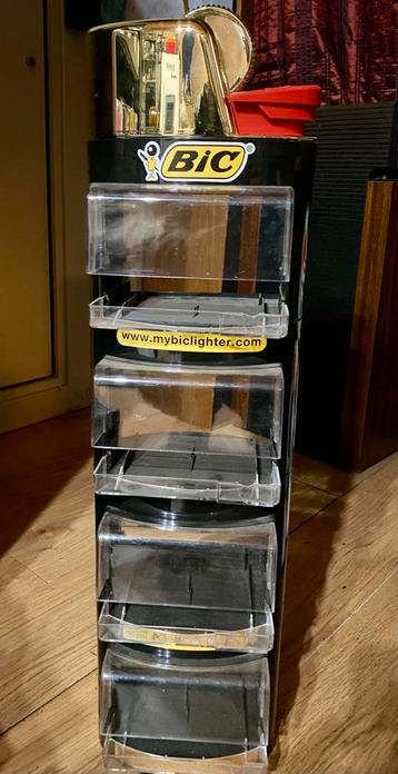 Publiciteit voor BIC aanstekers - 80cm hoog beschikbaar voor biedingen