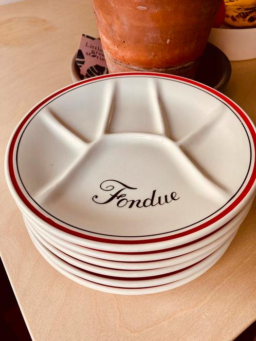 6 assiettes à fondue avec de beaux bords brun-rouge et noir, Maison & Meubles, Cuisine | Vaisselle, Utilisé, Assiettes(s), Autres styles