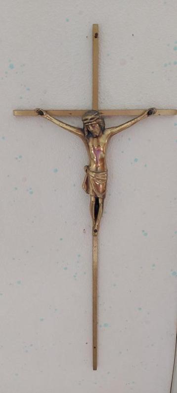 Kruisbeeld Jezus Christus beschikbaar voor biedingen