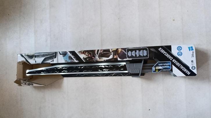 Deluxe Disney Star Wars Mandalorian Electronic Darksaber, Verzamelen, Star Wars, Nieuw, Replica, Ophalen