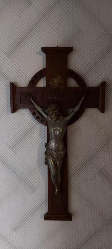 Groot stevig kruisbeeld Jezus Crhistus INRI