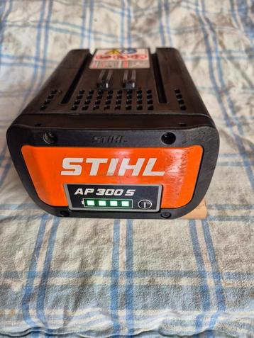  Stihl AP 300S + AP 200  accu's beschikbaar voor biedingen