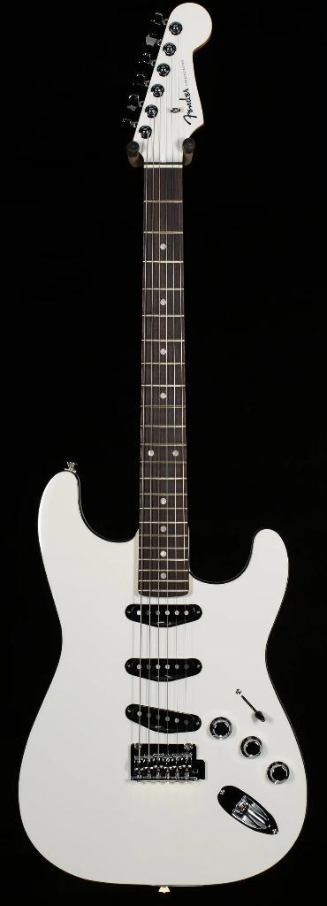 Neuve:Fender Japan Special Stratocaster, Rosewood, Musique & Instruments, Instruments à corde | Guitares | Électriques, Neuf, Solid body