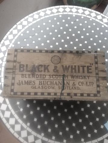 Caisse publicitaire en bois, whisky BLACK ND WHITE