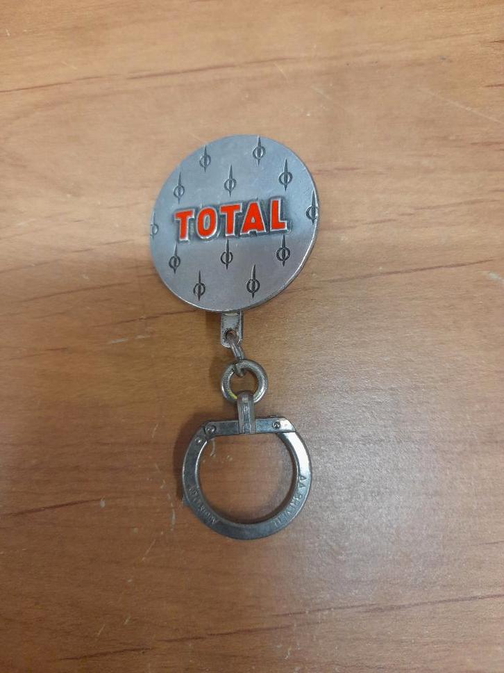 oude totale sleutelhanger met broche, Verzamelen, Sleutelhangers, Gebruikt, Overige typen, Ophalen of Verzenden