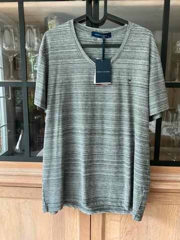 Tommy Hilfiger nieuwe v-hals t shirt met label aan spotprijs beschikbaar voor biedingen
