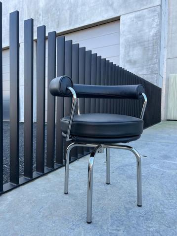CASSINA LC7 LEDEREN STOEL beschikbaar voor biedingen