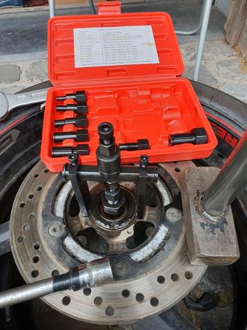 Lagertrekker motorfiets universl 7adapters 8-25mm=inw.gat/50 beschikbaar voor biedingen