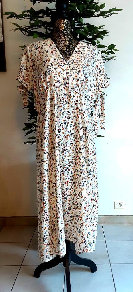 Robe fleurie mi longue 115 cm, made in Turquie, T42, Vêtements | Femmes, Robes, Neuf, Taille 42/44 (L), Sous le genou, Enlèvement ou Envoi