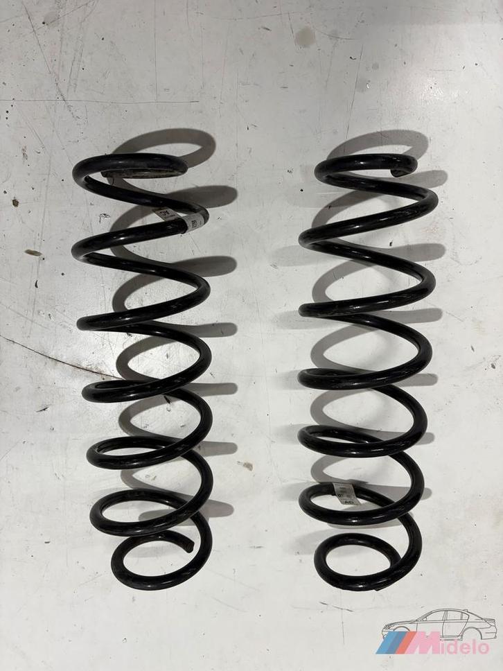 VW GOLF VIII SCHROEFVEREN L&R 5Q0511121AD, Autos : Pièces & Accessoires, Suspension & Châssis, Volkswagen, Utilisé, Enlèvement ou Envoi