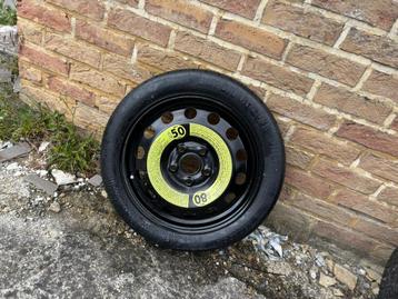 Nieuwe VW plaatwerkvelg met 4-seizoenenband (125/70R16 96M) beschikbaar voor biedingen