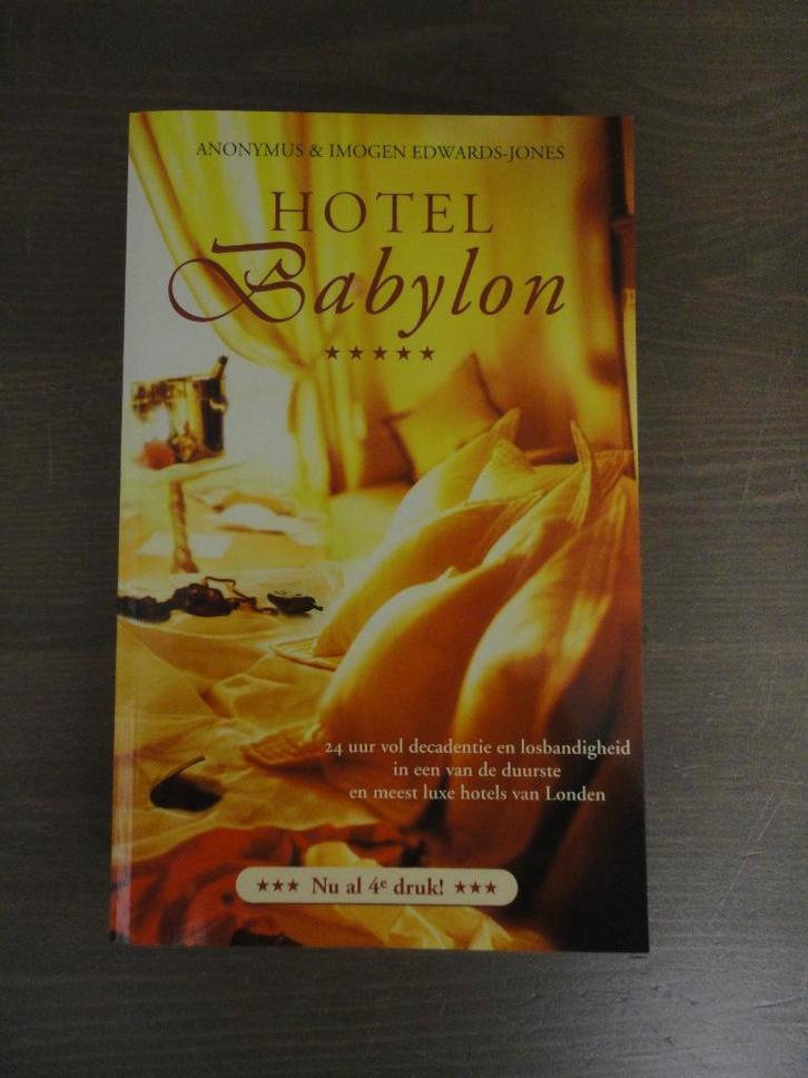 Hotel Babylon - I. Edwards-Jones, Boeken, Romans, Zo goed als nieuw, Ophalen of Verzenden