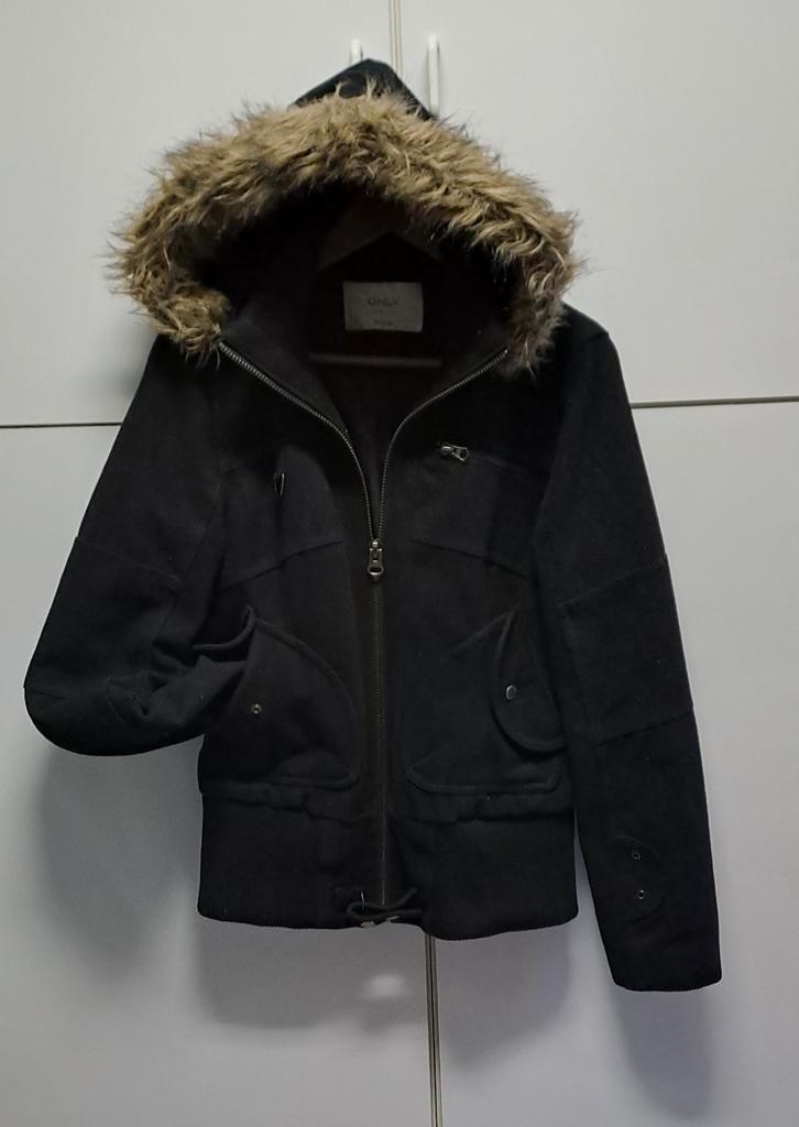 Winterjasje dames met afneembare kap, merk "ONLY "M 38/40, Kleding | Dames, Jassen | Winter, Zo goed als nieuw, Maat 38/40 (M)