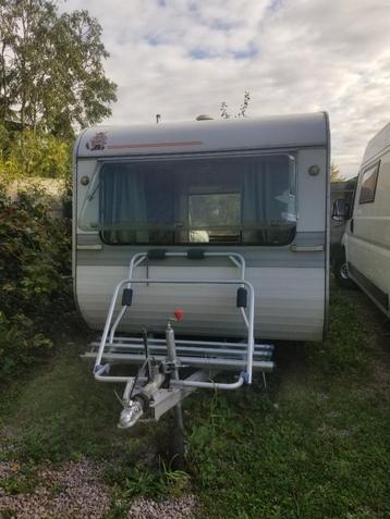 Caravan Viking Loki - 750 kg + mogelijke staanplaats, Autres marques, Jusqu'à 4 m, Particulier, Réfrigérateur