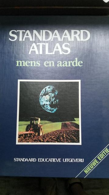 2 Atlassen, Boeken, Ophalen of Verzenden, Zo goed als nieuw