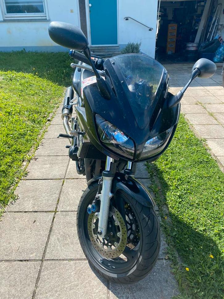 Yamaha Fazer 600 (FZS600) a vendre, Motos, Motos | Yamaha, Particulier, Sport, plus de 35 kW, 4 cylindres, Permis Moto A, Poignées chauffantes