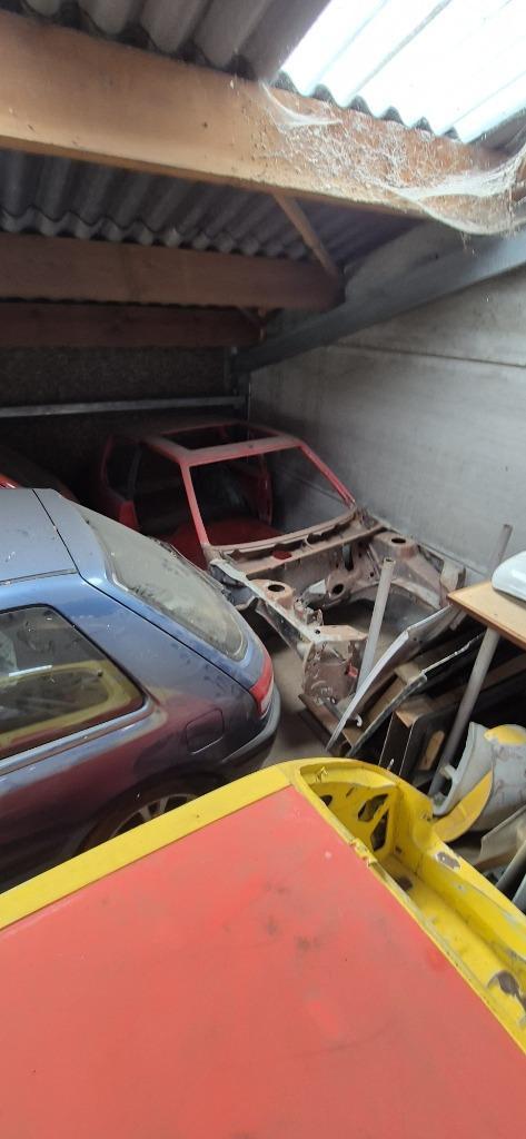 Peugeot 205 GTI 1.6 – Lege kas (1989), Auto's, Peugeot, Particulier, Benzine, Coupé, 3 deurs, Handgeschakeld, Rood, Voorwielaandrijving