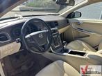 Volvo V60 1.6 T3 Kinetic | Leder | Climate | Cruise | Navi |, Auto's, Volvo, 139 g/km, Zwart, Start-stop-systeem, Overige kleuren