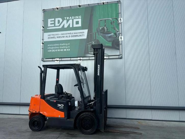 Doosan D305-5 Heftruck Diesel (bj 2013), Zakelijke goederen, Machines en Bouw | Heftrucks en Intern transport, Heftruck, Diesel