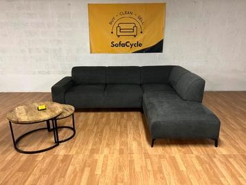 Moderne donkergrijze hoekzetel in absolute nieuwstaat beschikbaar voor biedingen