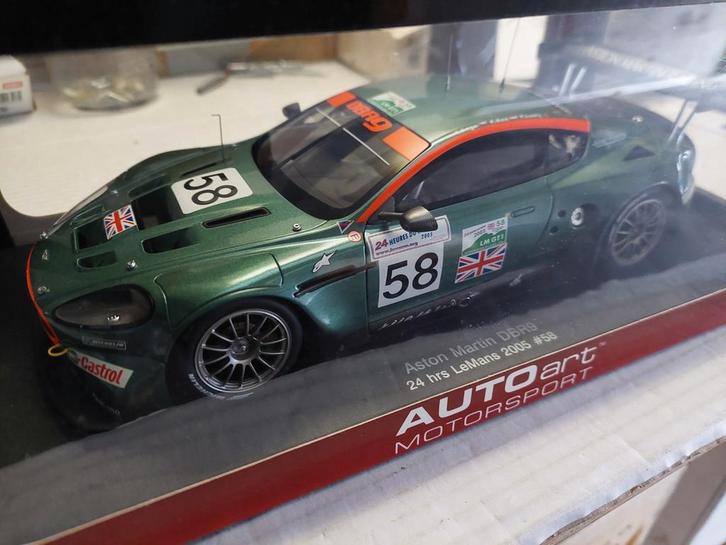 Autoart Aston Martin DBR9 Le Mans, Hobby & Loisirs créatifs, Voitures miniatures | 1:18, Comme neuf, Voiture, Autoart, Enlèvement