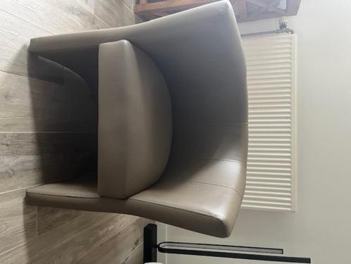 Leren fauteuil – comfortabele eyecatcher, Huis en Inrichting, Fauteuils, Zo goed als nieuw, Leer, 50 tot 75 cm, Minder dan 75 cm