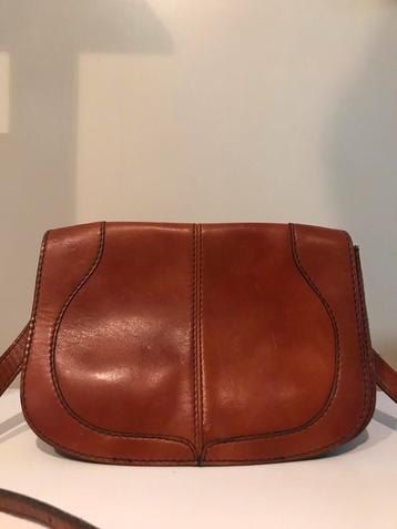 Vintage lederen schoudertas cognac kleur beschikbaar voor biedingen