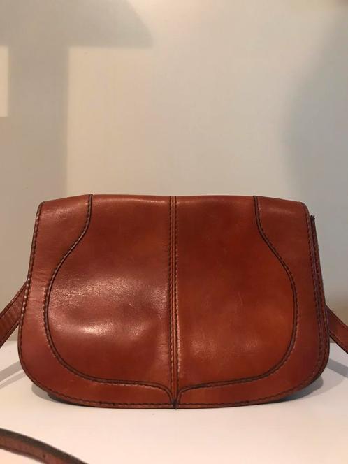 Vintage lederen schoudertas cognac kleur, Handtassen en Accessoires, Tassen | Schoudertassen, Ophalen of Verzenden