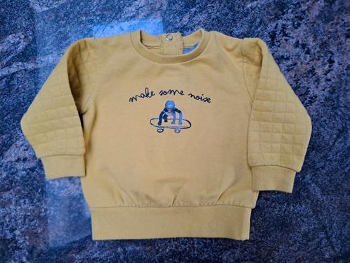 Mt 62 Gele sweater met aapje 'make some noise', Kinderen en Baby's, Babykleding | Maat 62, Gebruikt, Jongetje, Truitje of Vestje