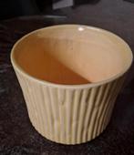 Geel stenen bloempot, Ophalen