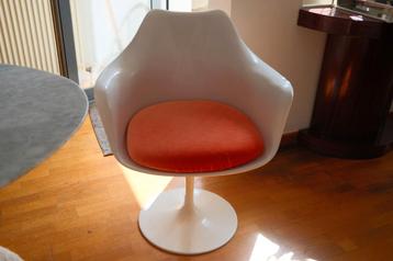 Set van 6 tulip stoelen (4x normale + 2x met armleuning) beschikbaar voor biedingen