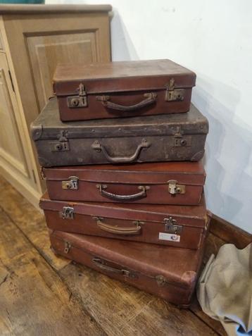 Antieke reiskoffers  beschikbaar voor biedingen