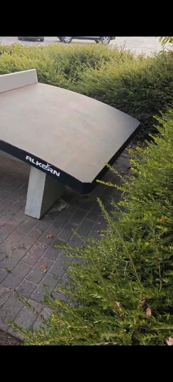 Voetbal tennis tafel beschikbaar voor biedingen