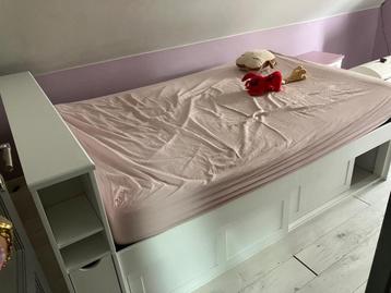 Chambre pour fille: Lit, table de chevet, armoire et bureau, Enlèvement, Comme neuf, Fille