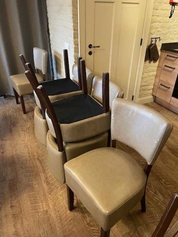gratis 40 stoelen  beschikbaar voor biedingen
