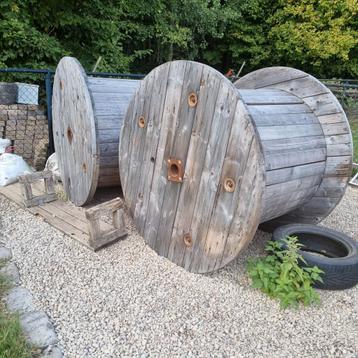 Haspels 2 grote 1 kleinere beschikbaar voor biedingen
