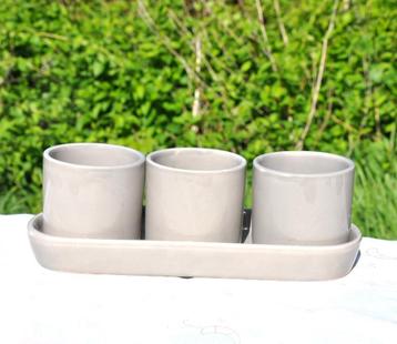 plateau avec 3 pots monobloc faience grise 