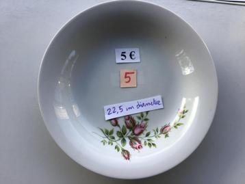 5 diepe borden met bloemmotief aan 1 euro per stuk en meer.. beschikbaar voor biedingen