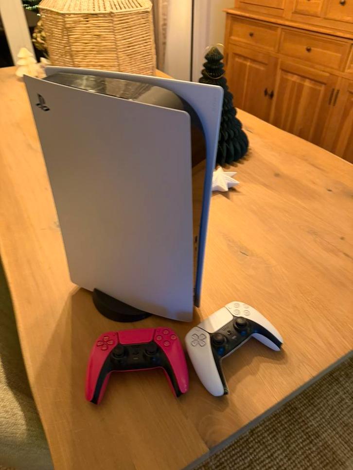 PS5 Standard + 2 manettes + 11 jeux – Excellent état, Games en Spelcomputers, Spelcomputers | Sony PlayStation 5, Zo goed als nieuw