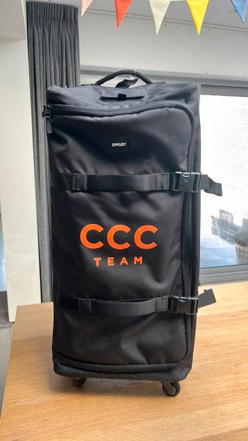 Oakly travel bag beschikbaar voor biedingen