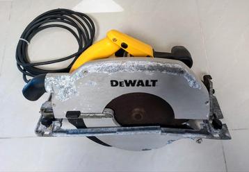 Te koop DEWALT DW86 cirkelzaag, uitgerust met een blad van 2 beschikbaar voor biedingen