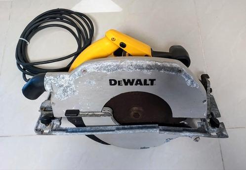 Te koop DEWALT DW86 cirkelzaag, uitgerust met een blad van 2, Doe-het-zelf en Bouw, Gereedschap | Zaagmachines, Gebruikt, Cirkelzaag