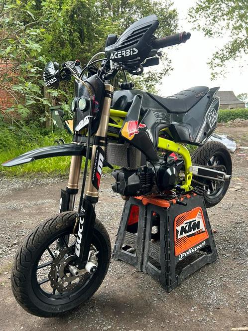 Buccimoto Pitbike SM Straatlegaal met 125cc motopapieren, Fietsen en Brommers, Minibikes, Midibikes en Pitbikes, Pitbike, Ophalen