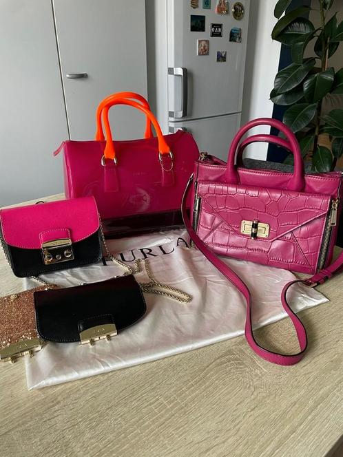 Drie roze handtassen. 300€ voor de drie tassen., Handtassen en Accessoires, Tassen | Damestassen, Zo goed als nieuw, Handtas, Ophalen of Verzenden