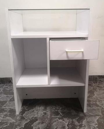 Comptoir blanc avec vitrine – bon état beschikbaar voor biedingen