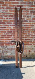 Antieke skilatten en houten schaatsen, Ophalen