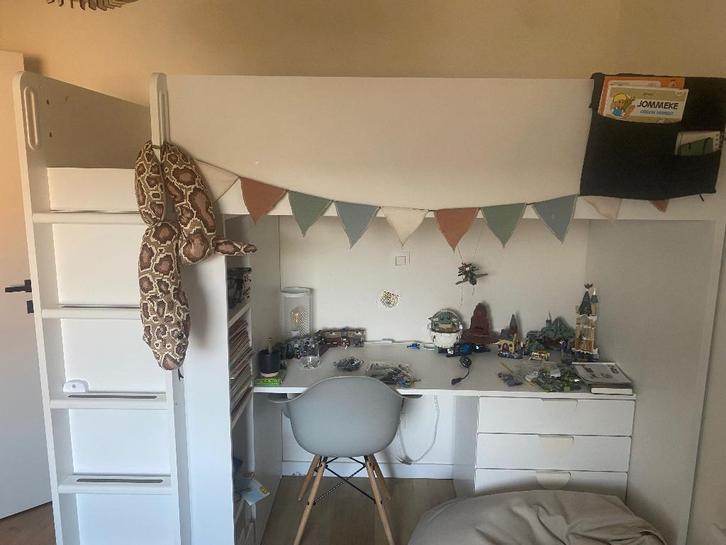 Ikea småstad hoogslaper met bureau en lades, Enfants & Bébés, Chambre d'enfant | Lits superposés & Lits mezzanines, Comme neuf