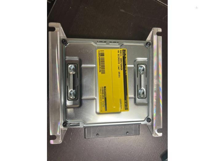 Amplificateur radio d'un Volkswagen Scirocco, Autos : Pièces & Accessoires, Électronique & Câbles, Volkswagen, Utilisé, 3 mois de garantie