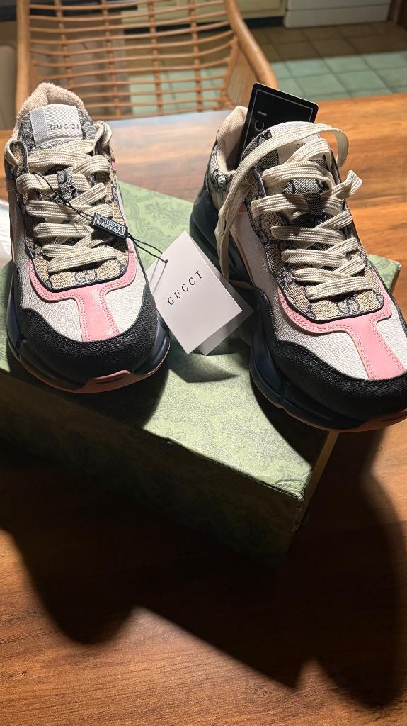 Nouvelles baskets authentiques Gucci Rhyton GG pour femmes, Vêtements | Femmes, Vêtements Femmes Autre, Neuf, Enlèvement ou Envoi